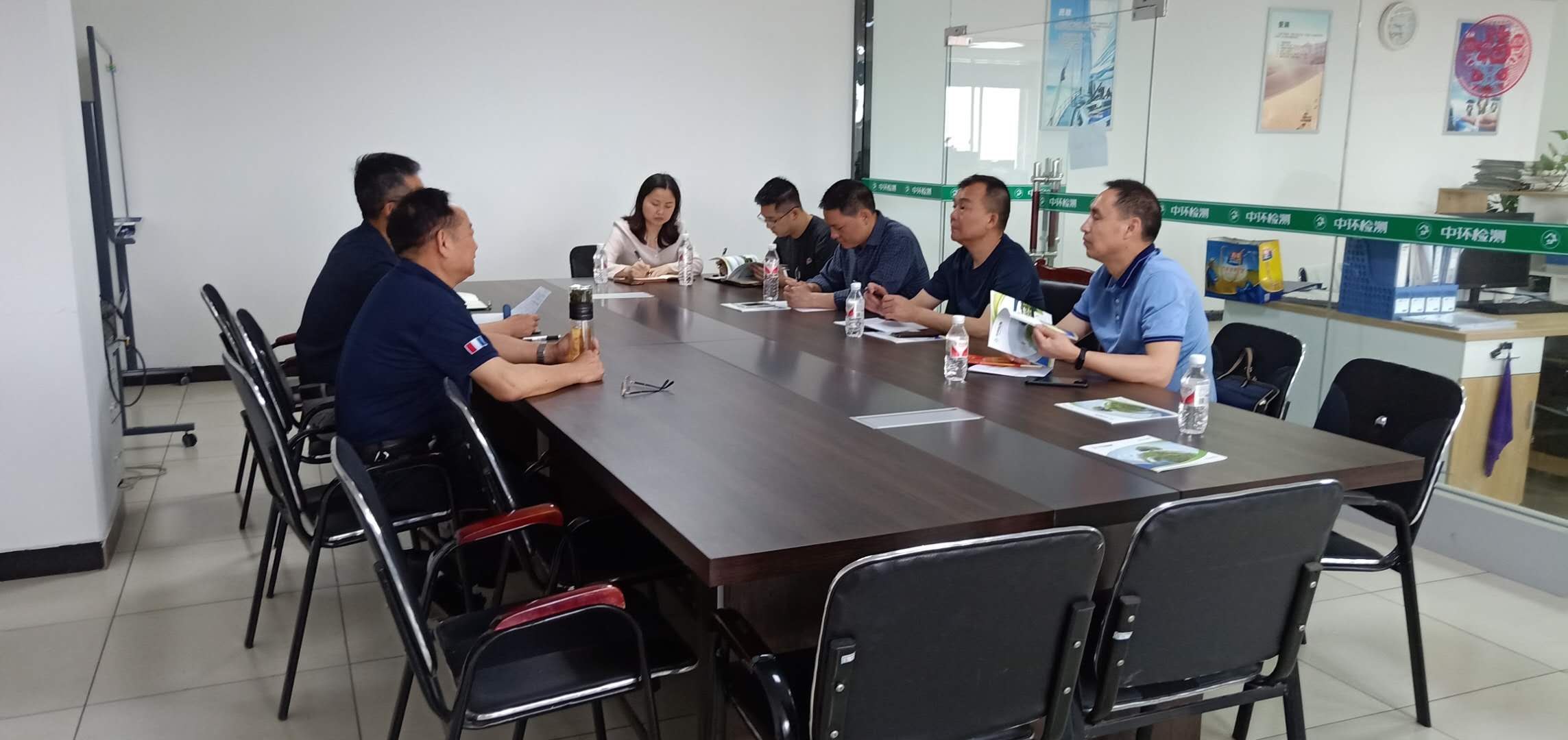 動態(tài)│龍馬潭區(qū)人大、經信局、商務局一行到四川中環(huán)檢測有限公司調研指導